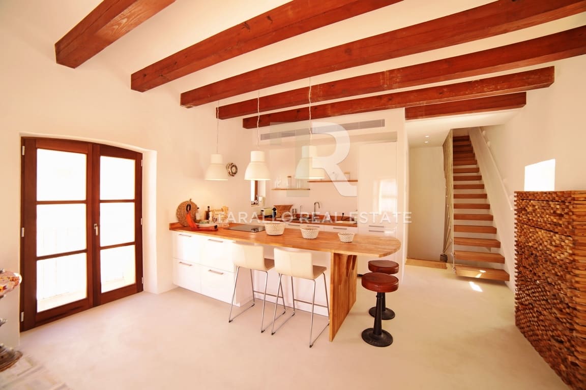 Espectacular Ático Dúplex de Diseño con Vistas 360º al Puerto y Dalt Vila
