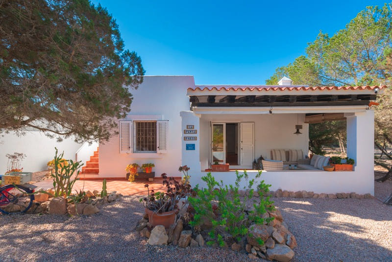 Villa Exclusiva en Venta en Formentera – Gran Parcela y Proyecto de Ampliación